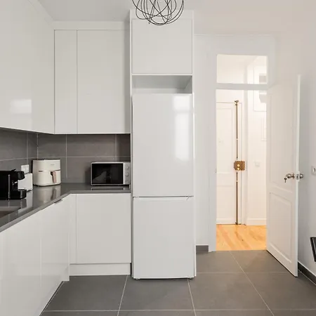 Apartment 3-bed Flat Retreat By Sao Jorge Castle *