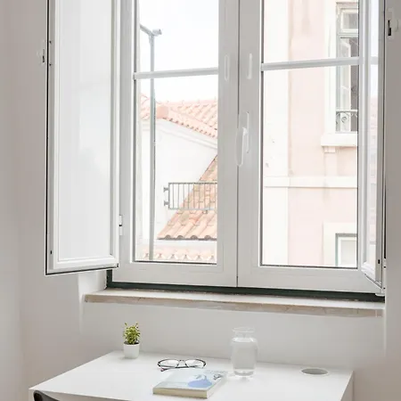 3-bed Flat Retreat By Sao Jorge Castle Lisbon