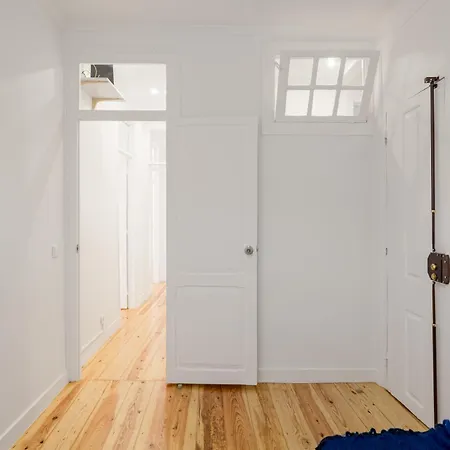 3-bed Flat Retreat By Sao Jorge Castle