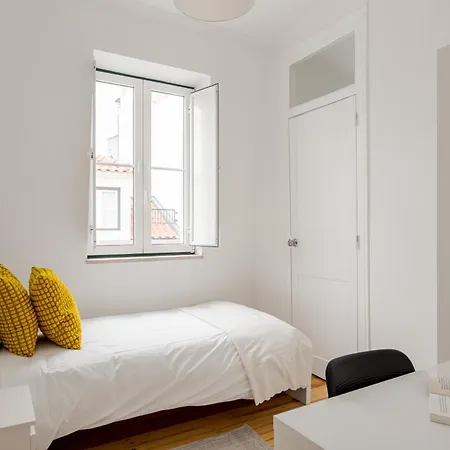 Apartment 3-bed Flat Retreat By Sao Jorge Castle Lisbon