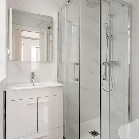 3-bed Flat Retreat By Sao Jorge Castle Lisbon