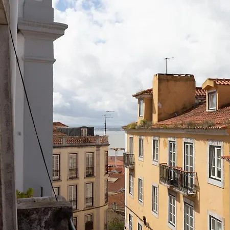Apartment 3-bed Flat Retreat By Sao Jorge Castle *